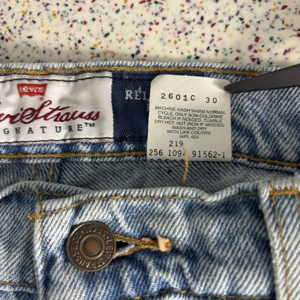 Vintage 90’s LEVI 540 Orange Tab Relaxed Fit Men’s Light Blue Denim Jeans 35x30